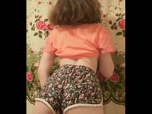 ❤️ Neska gazte sexy galtzak kentzen kameraren aurrean ❌ Porno ederra gugan ❌️