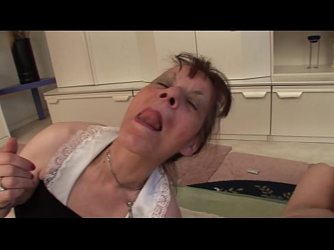 ❤️ Bi amona eta aitona batek hirukotea dute ❌ Porno ederra gugan ❌️
