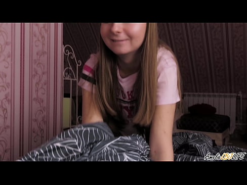 ❤️ Blondie-k bere BFF-ren sakon zurrupatzen du eta esperma jasotzen du ahoan ❌ Porno ederra gugan ❌️